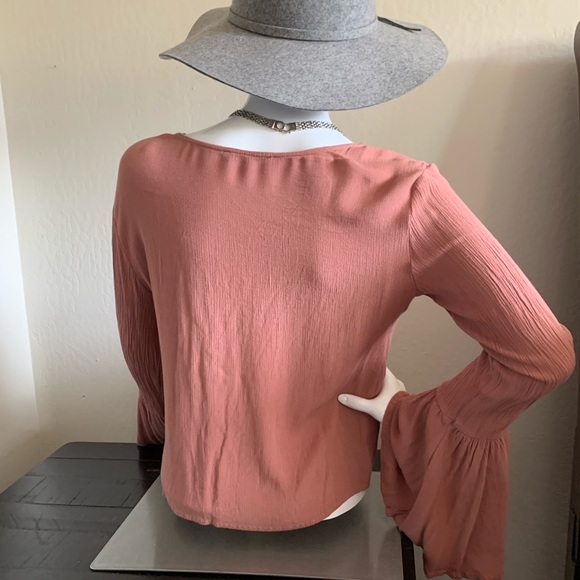 Kendall & Kylie Lace Up Front Top - Picture 4 of 5